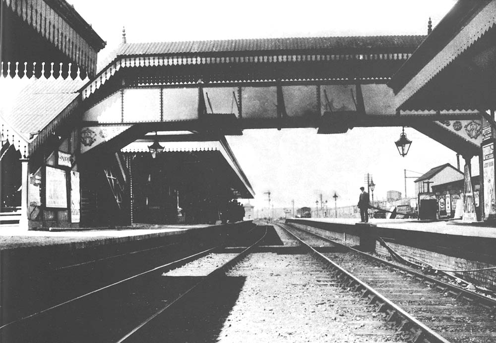 Looking northwards along the track to Bearley Junction with the island platform on the left and the down platform on the right circa 1918