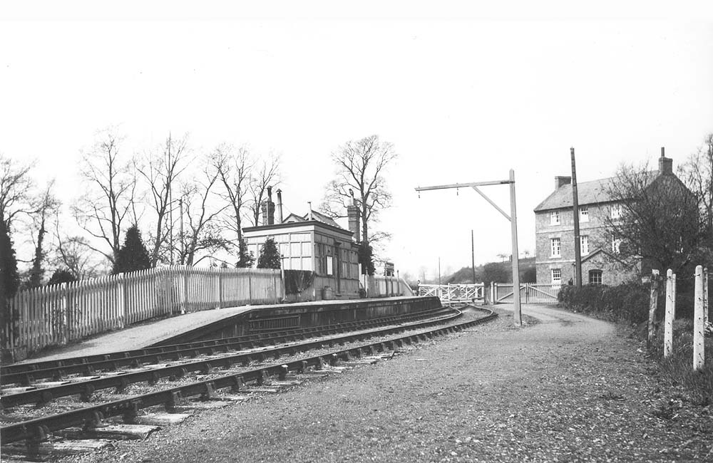 Stretton-on-Fosse looking north towards Shipston-on-Stour with the loading gauge minus its profile ironwork