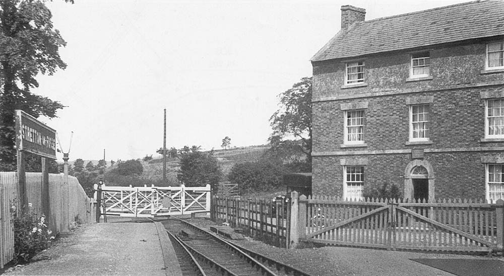 Looking north towards Shipston-on-Stour with the ground frame and point levers seen at the end of the platform