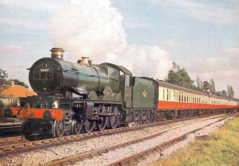 Ex-Great Western Railway 4073 ‘Castle’ class No 5047 ‘Earl of Dartmouth’ in British Railway livery approaches Warwick Station from the south