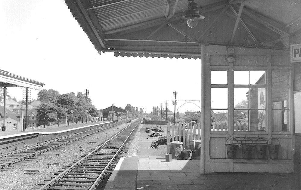 A view from the south end of Warwick�s down platform looking towards Leamington Spa on Monday 20th August 1956
