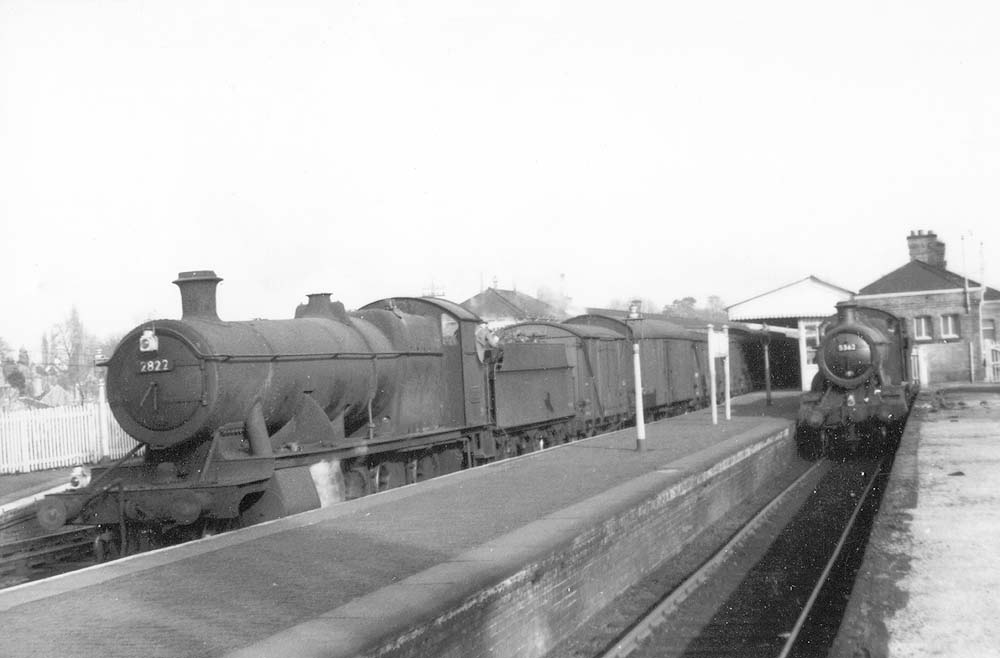 Ex-GWR 2-8-0 No 2822 runs through Warwick station at the head of an express goods train