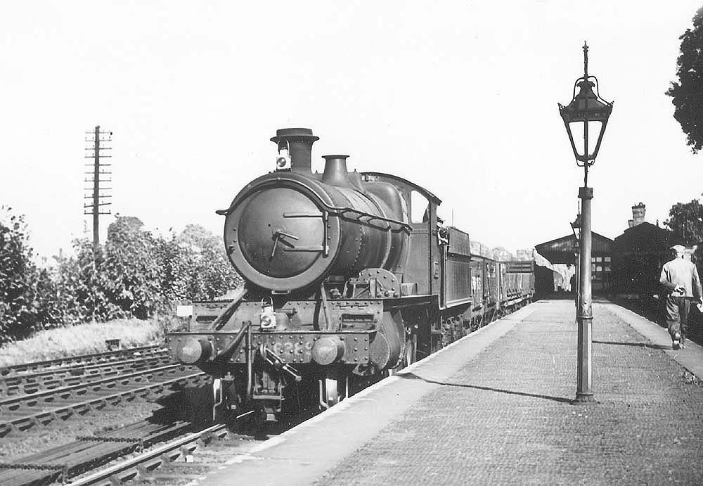 Ex-GWR 2-6-0 43xx class Mogul No 6389 passes the bay for Hatton bamkers as it runs through the station with a down express freight service