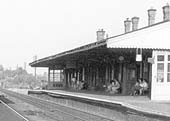 Close up of the down platform showing the short spur at the Leamington end of the station is now gone