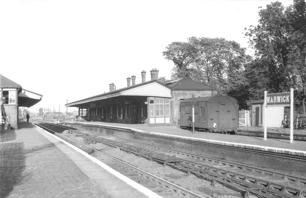 Looking towards Leamington and across to the down platform from the Hatton end of the station
