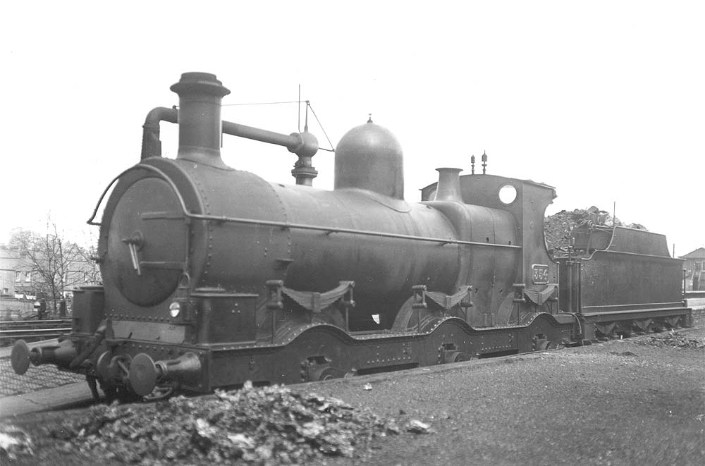 GWR 0-6-0 322 (Beyer Class) engine No 354 stands at the throat of the bay for Hatton Bankers with the head lamp code set to assists a train required to stop in between signalboxes en-route