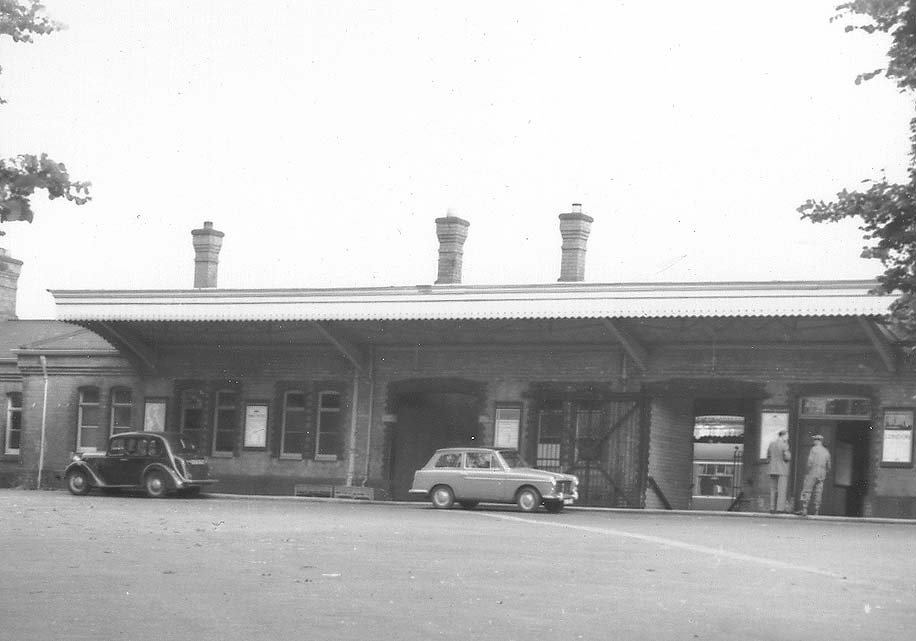 Close up showing the down platform buildings at the Birmingham end of the station with the bay for the Hatton banker out of view on the left