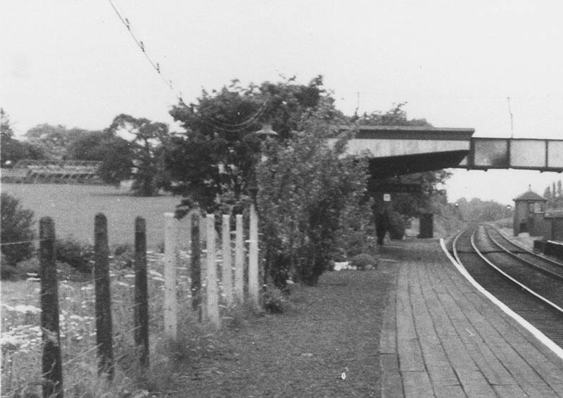 Close up showing the building on Paltform No 4 which offered passengers waiting room and toilet facilities only