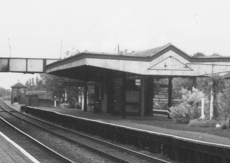 Close up view showing the island platforms used to accommodate traffic using the Up Main and Down Relief lines and their passenger facilities