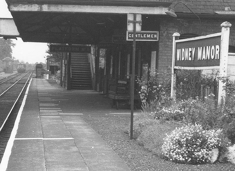 Close up view looking towards Leamington along the Up Main's No 1 platform with a DMU approaching on the Down Main line