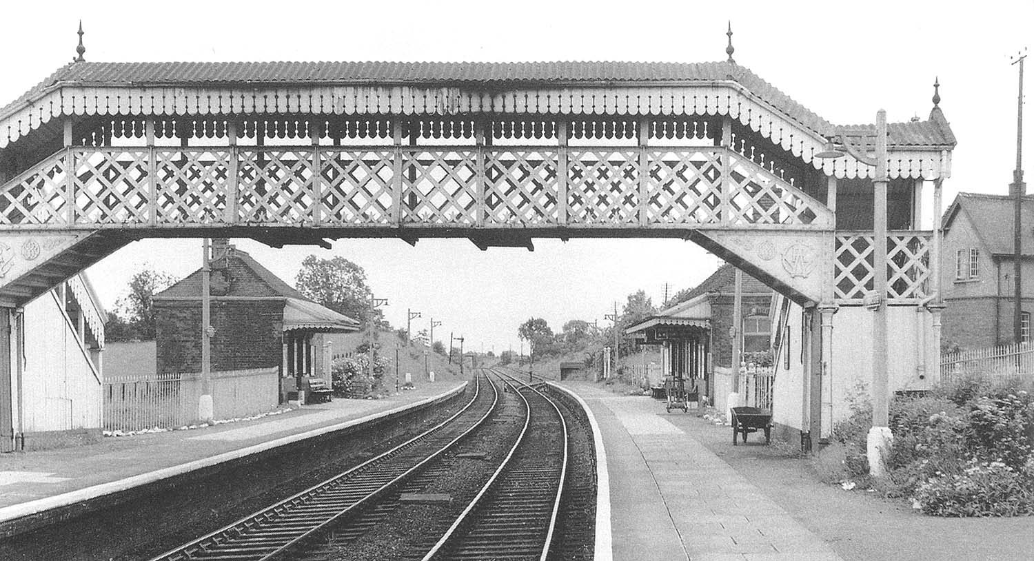 A southward view in 1963 has the top of the incline at 1 in 75 up from Stratford upon Avon in the distance