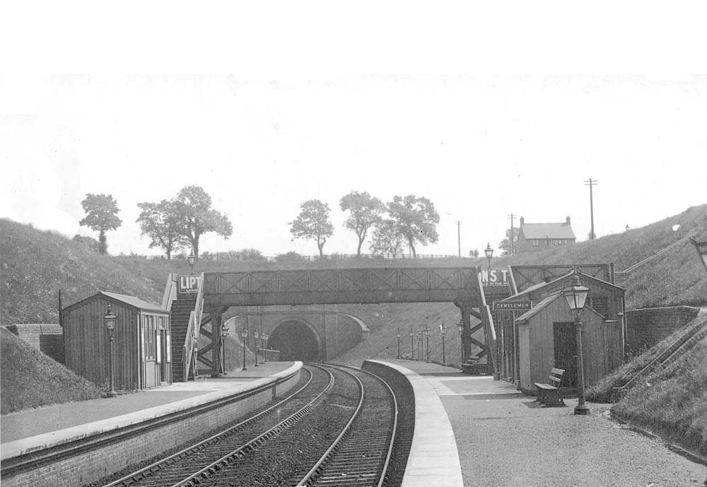 Looking south towards Stratford upon Avon after the first decade of the line and platform being open