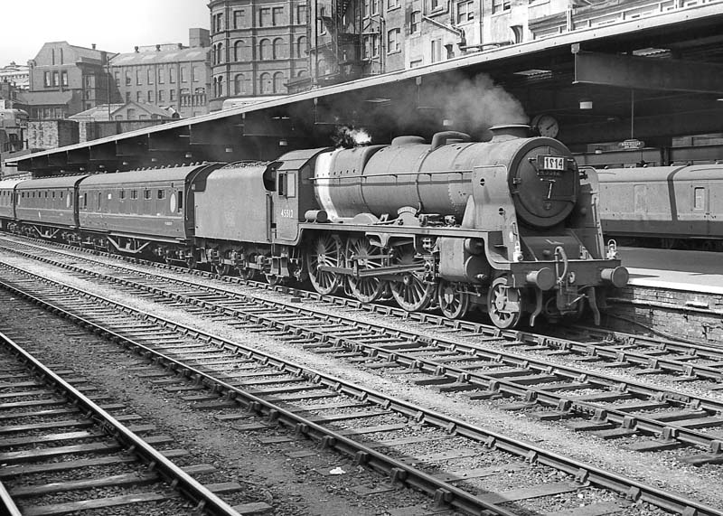 Ex-LMS 6P Rebuilt Patriot Class 4-6-0 No 45512 'Bunsen' arrives at platform 3 on an up express on 20th July 1963