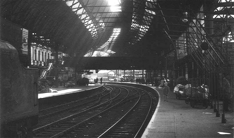 Looking towards the East end of the station and New Street No 2 Signal Box from Platform 8 with numerous mail trollies evident on both platforms