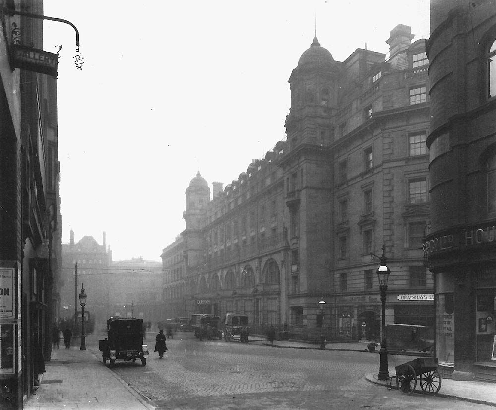 Looking towards the Queen's Hotel on the right from the West end of Stephenson Street showing the new 1917 built main frontage