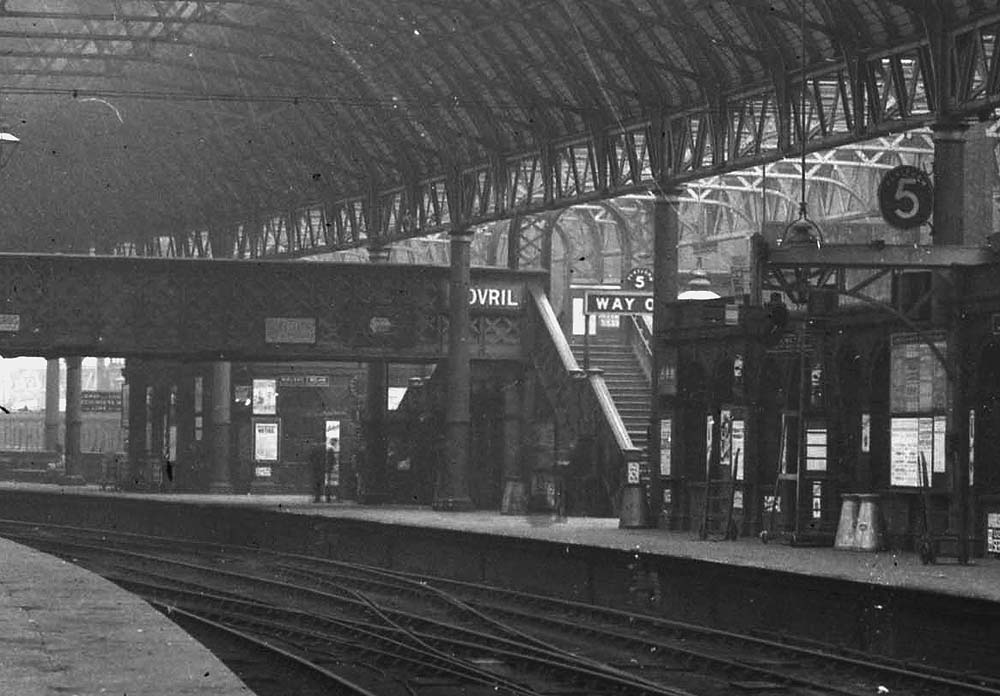 Close up of Platform 5 and the Gentlemen's First Class Waiting Room, Ladies First Class Waiting Room and Ladies Third Class Waiting Room