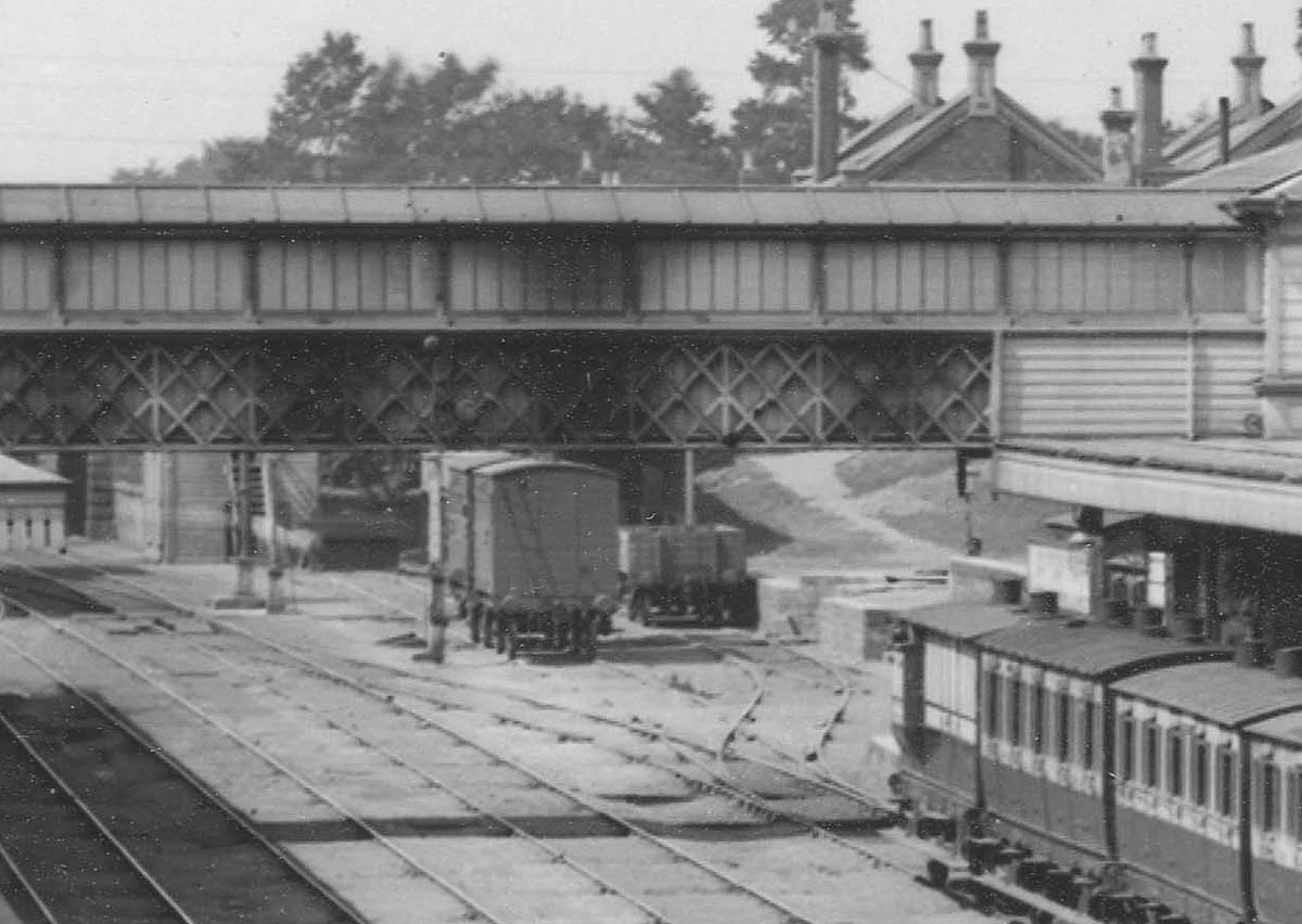 Close up showing the parcels siding including the wagon turntable installed on the right hand siding
