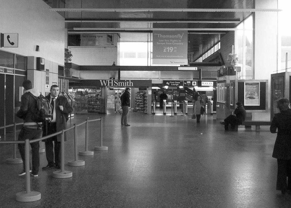 Looking along the main concourse towards the automatic gates leading to the four platforms