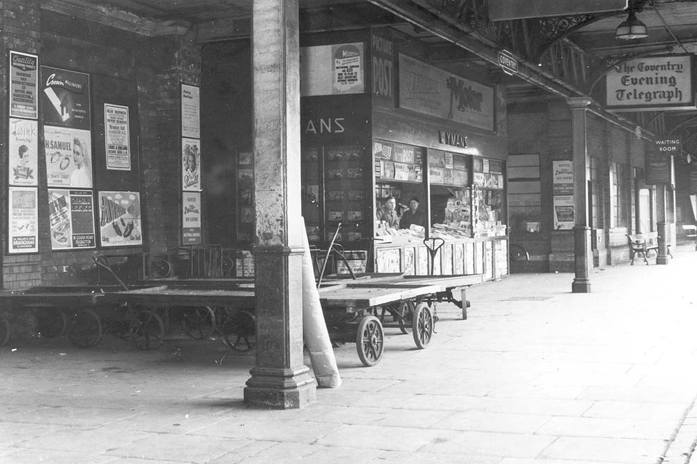 View of the London end of the up platform's concourse partly occupied by the kiosk of Wymans the newsagents