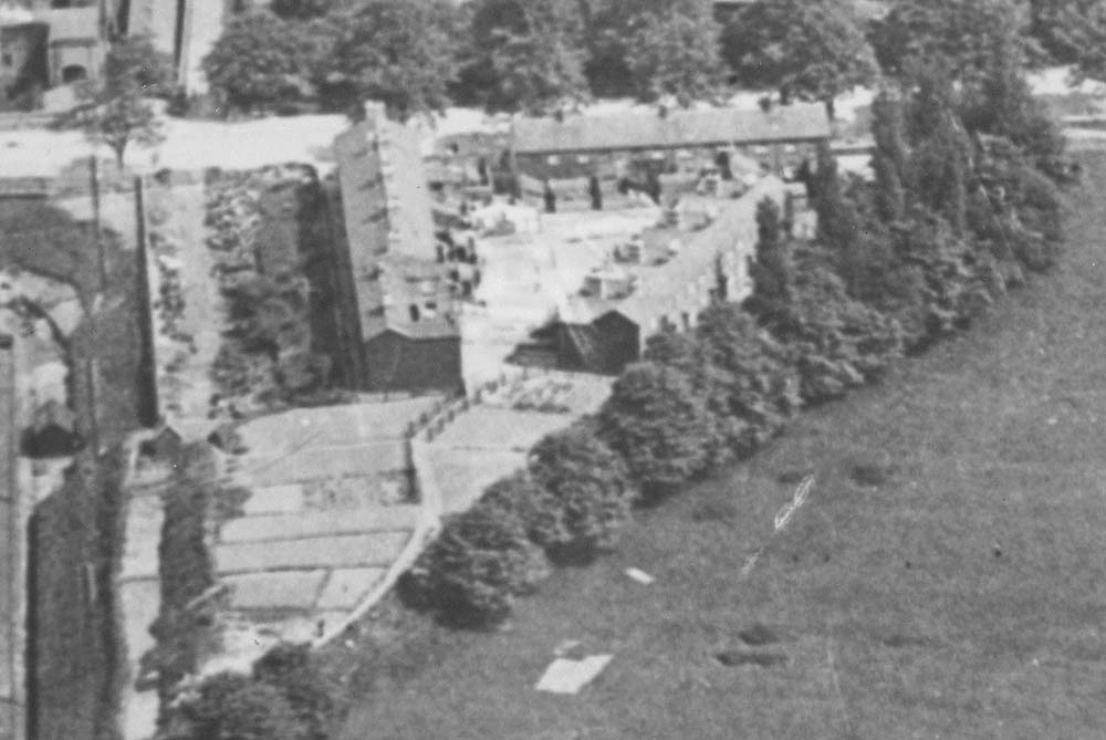 Close up showing the L&BR railway cottages, laid out in a triangle. that occupied a corner of adjacent to King Henry VIII school