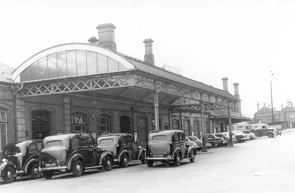 Looking past the taxi rank and the main entrance of Coventry station towards the 1838 original station