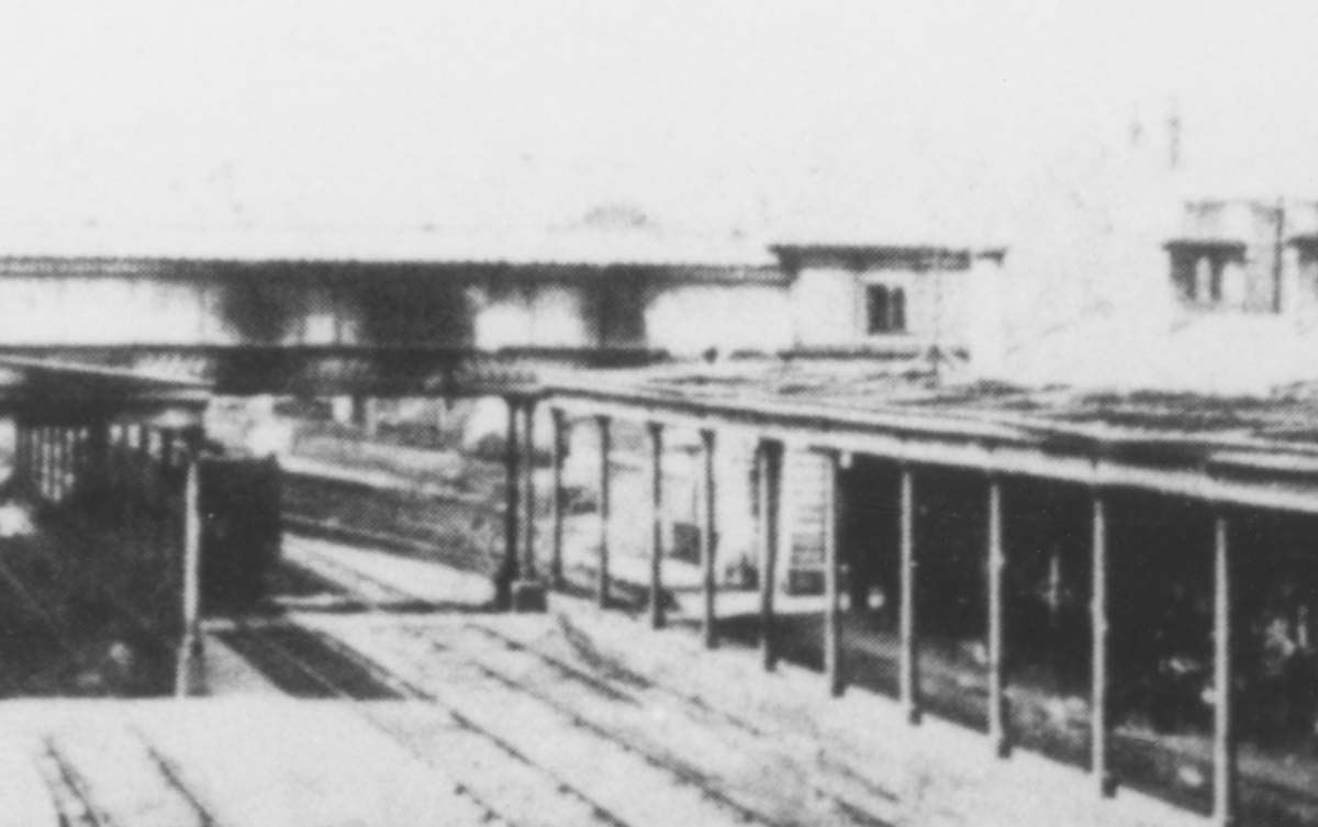 Close up of the Birmingham end of the up platform and the base of the passenger foot bridge for the down platform