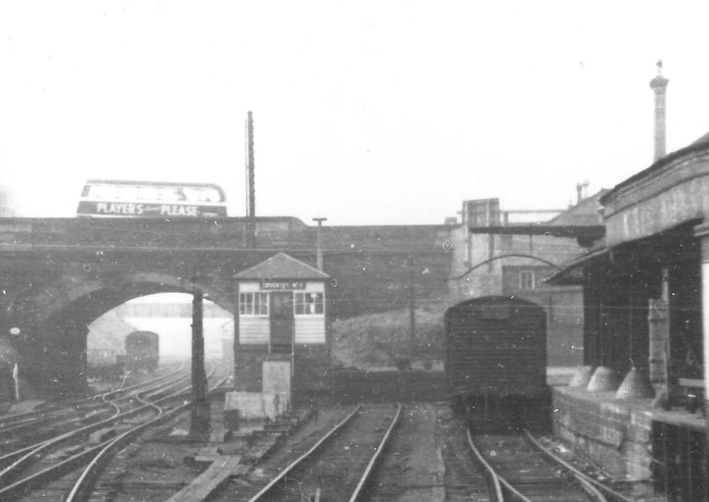 Close up showing the end of the parcel dock adjacent to Coventry No 2 signal cabin with the parcel platform on the right