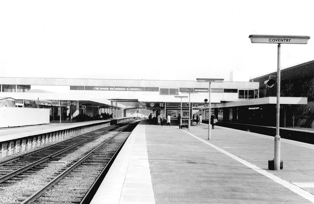 Looking towards Rugby with the station building now complete with the exception of the multi-storey car park that lay behind the hoardings on the left