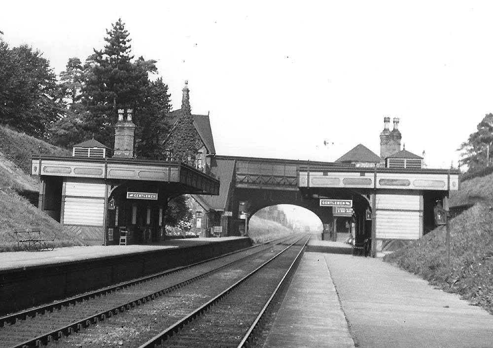 Close up showing the relationship between the original 'Derby Junction' station  down the line and its LNWR replacement