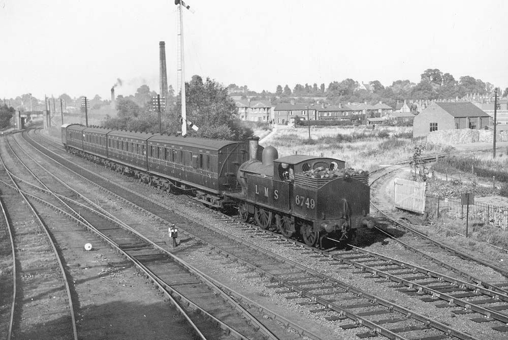 kenilworth-station-ex-lnwr-1p-2-4-2t-no-6749-is-running-bunker-first
