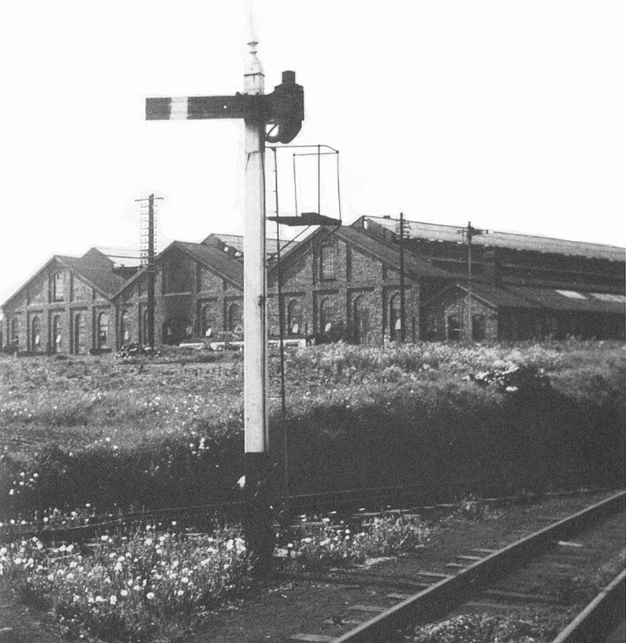 A view of the home signal controlling the northern exit of the Lifford branch, taken in 1956