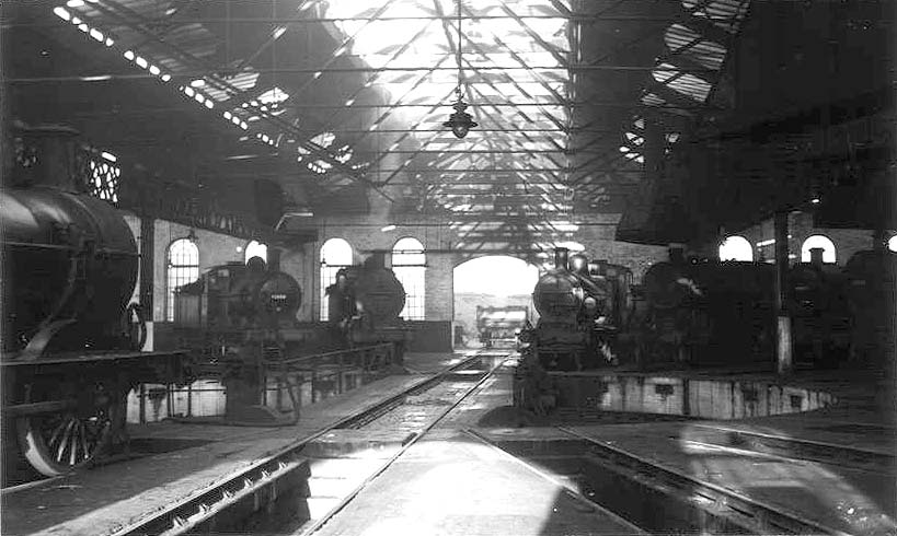 Ex-Midland Railway 3F 0-6-0s standing around the turntable at Bournville on Sunday 21st December 1958