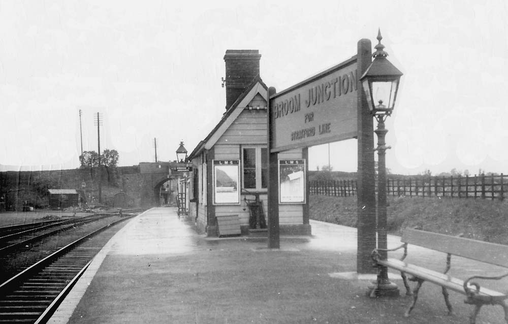 Looking southwards from the Redditch end of Broom Junction station's down platform