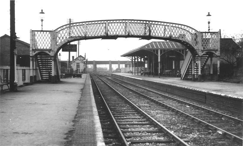 Looking West along Evesham station's down platform towards Ashchurch on 13th November 1962