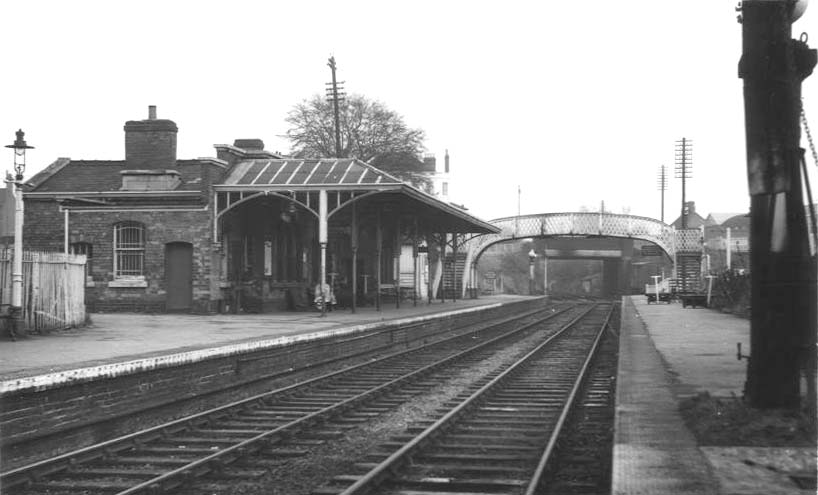 Looking East along Evesham station's down platform towards Redditch on 13th November 1962