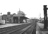 Looking East along Evesham station's down platform towards Redditch on 13th November 1962