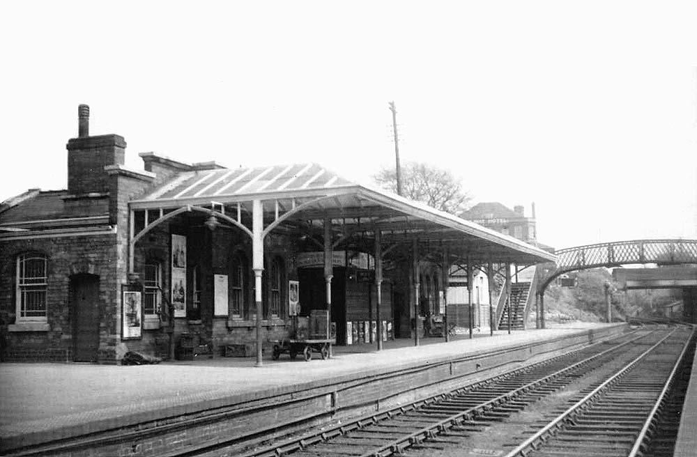 Evesham station looking towards Redditch and the platform where the 'Beckford' trip working was made up