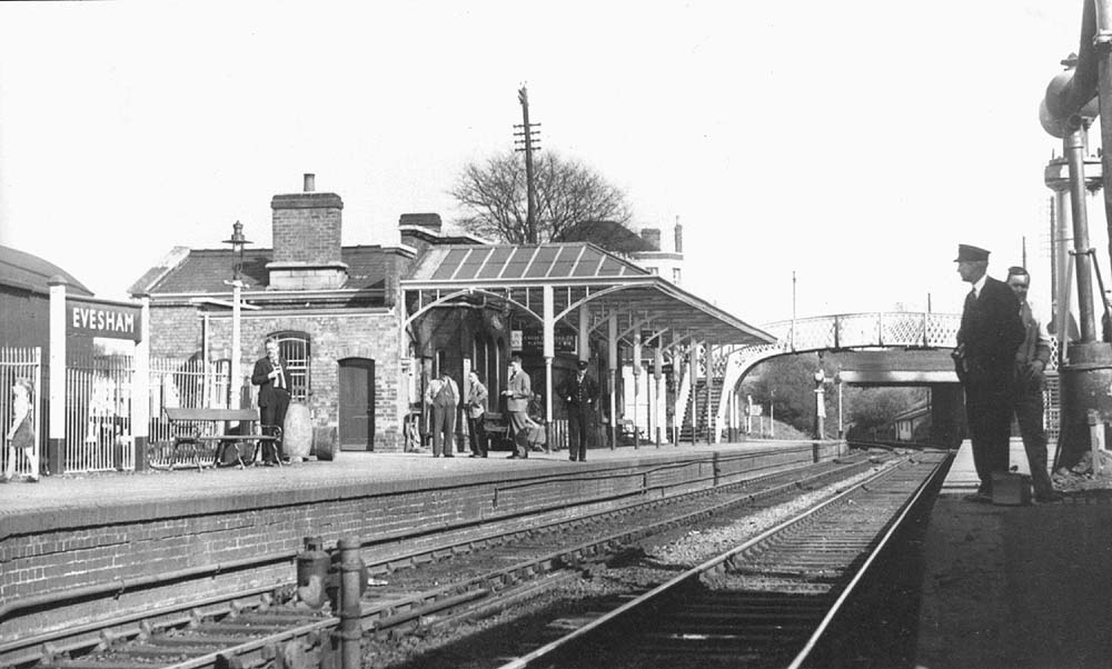 Looking towards Redditch in BR days with the station looking little different to scenes from the 1920s
