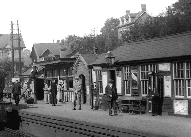 Close up showing the up platform's passenger facilities which by 1920 had gained a newsagents stall