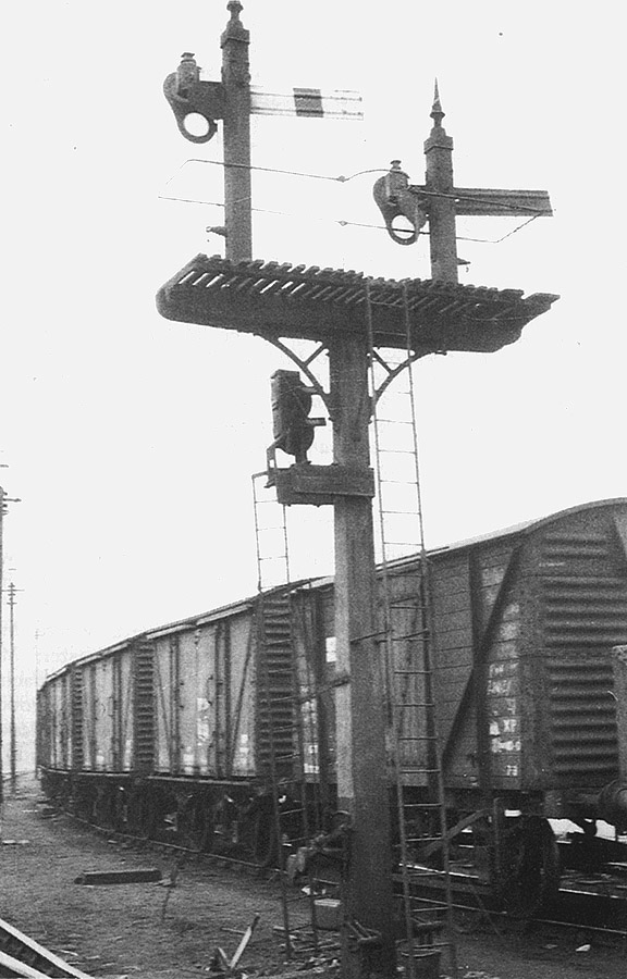 A rear view of the same Lawley Street bracket signal which had LMS disc signals fitted to the post