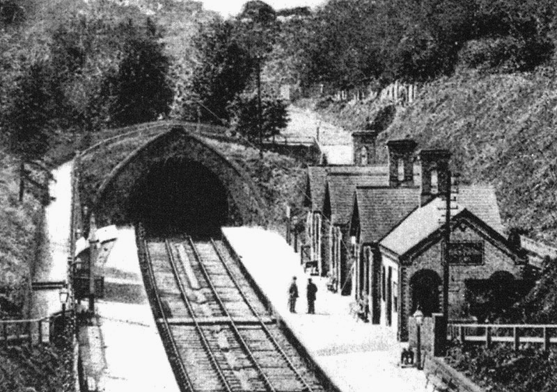 Close up showing the public footpath crossing on top of Moseley tunnel and the absence of any signal gantry