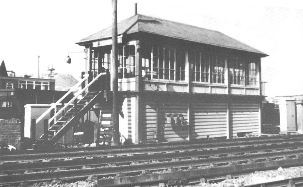 A side view Abbey Junction Signal Cabin, looking towards Ashby on 30th September 1971