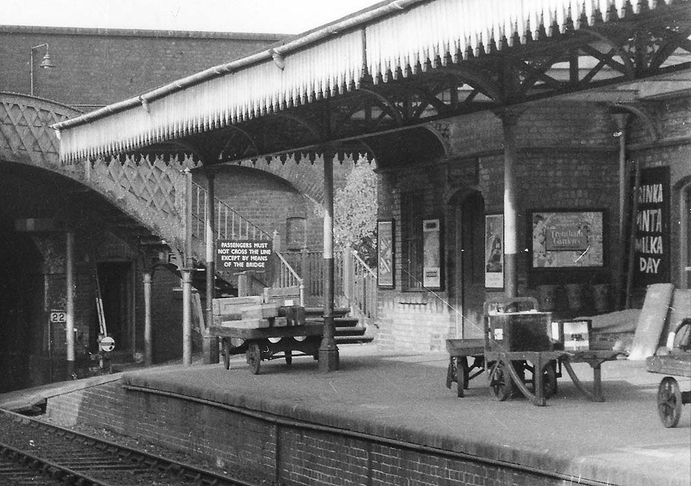 Close up of the Barnt Green end of the down platform and the signal for trains reversing into the goods yard