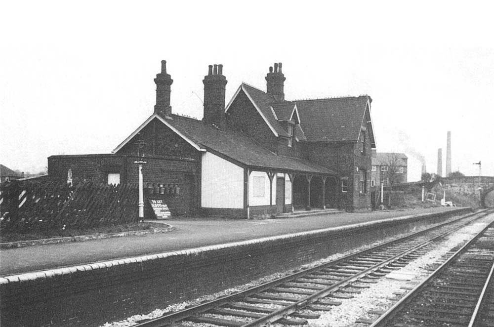 Stockingford station seen after its March 1968 closure and now displaying a 'To Let' sign