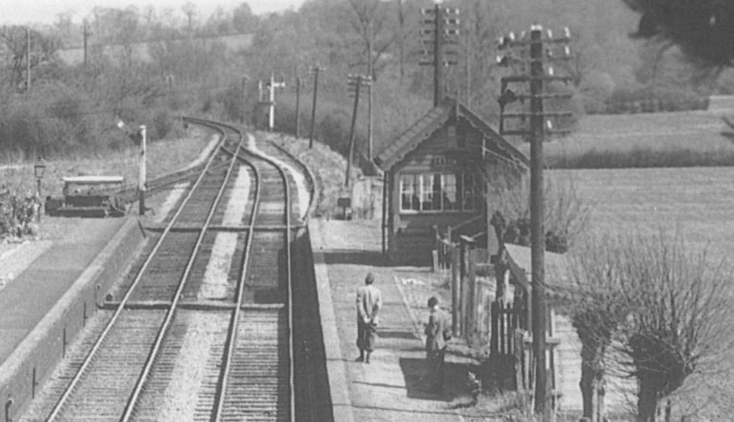Close up showing the Kineton end of Ettington station with the up starter signal pulled'off' and the signal box on the right
