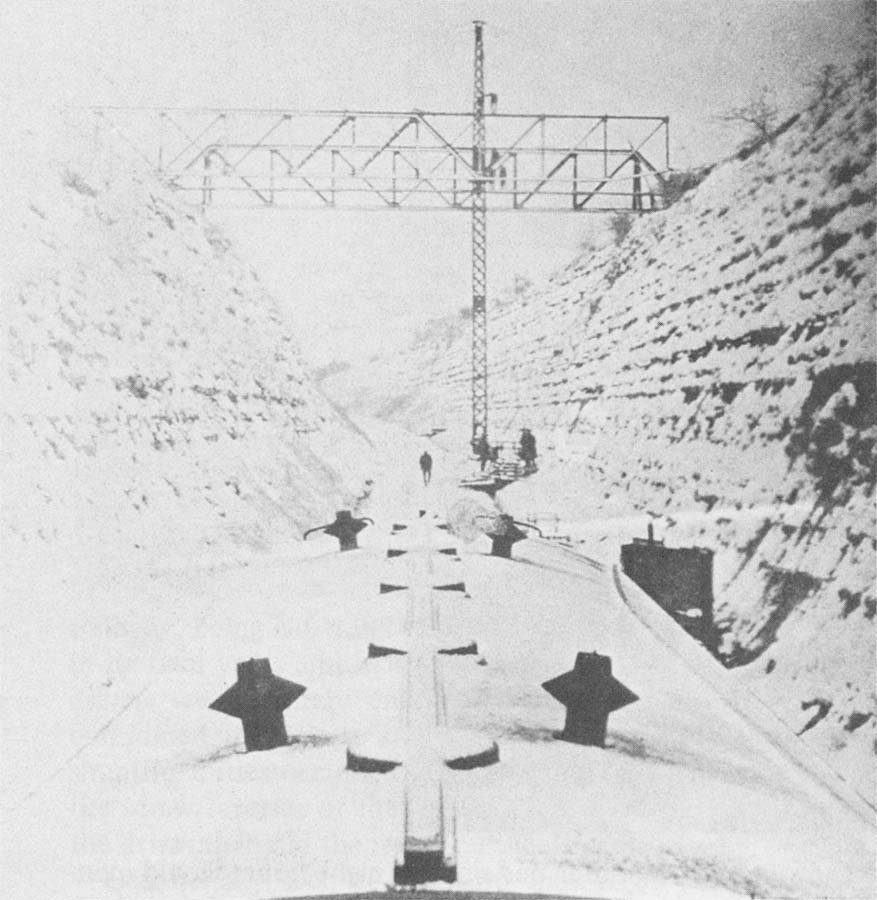 Looking along Goldicote Cutting as the replacement occupation bridge for the farm is being erected in early 1916