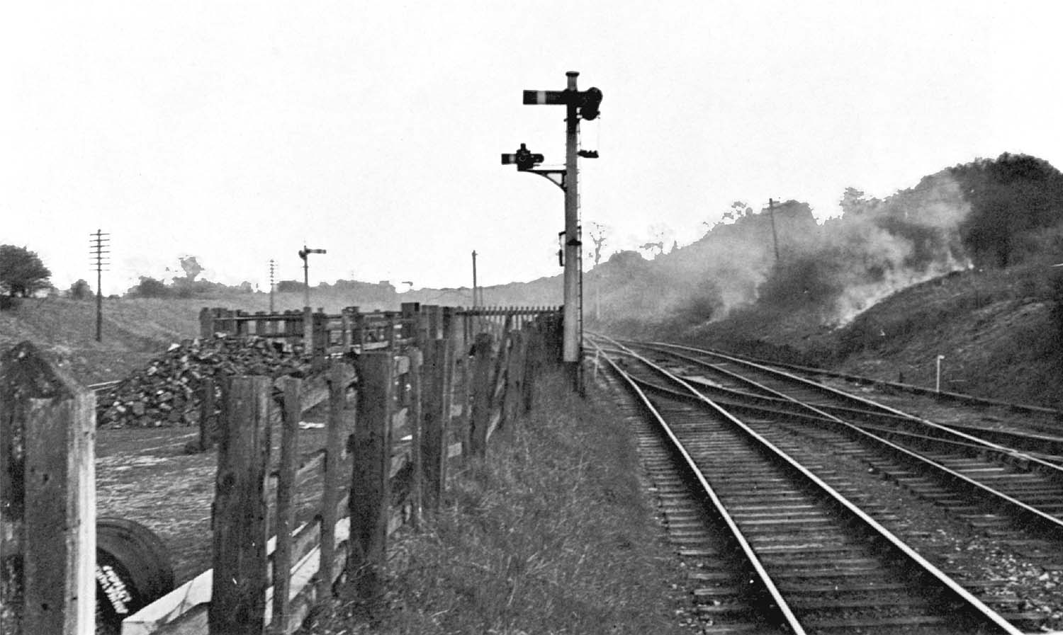 Looking towards Byfield with the GWR goods yard and cattle dock on the left and the points for the exchange sidings