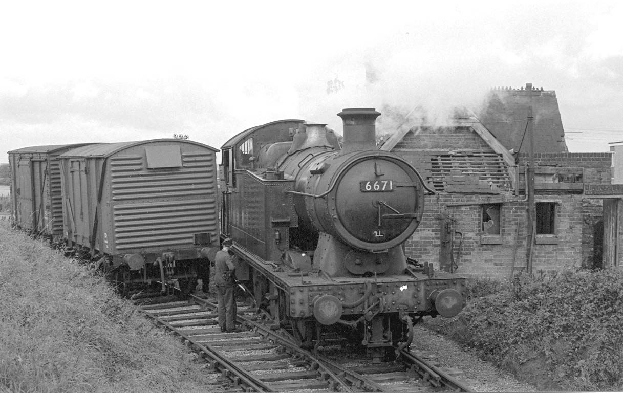 Fenny Compton Station ExGWR 56xx Class 062T No 6671 is seen