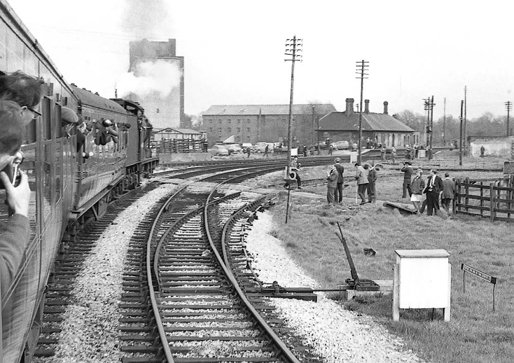 Ex-LMS 4F 0-6-0 No 44188 approaches the SMJ station via the spur connection from the GWR line i