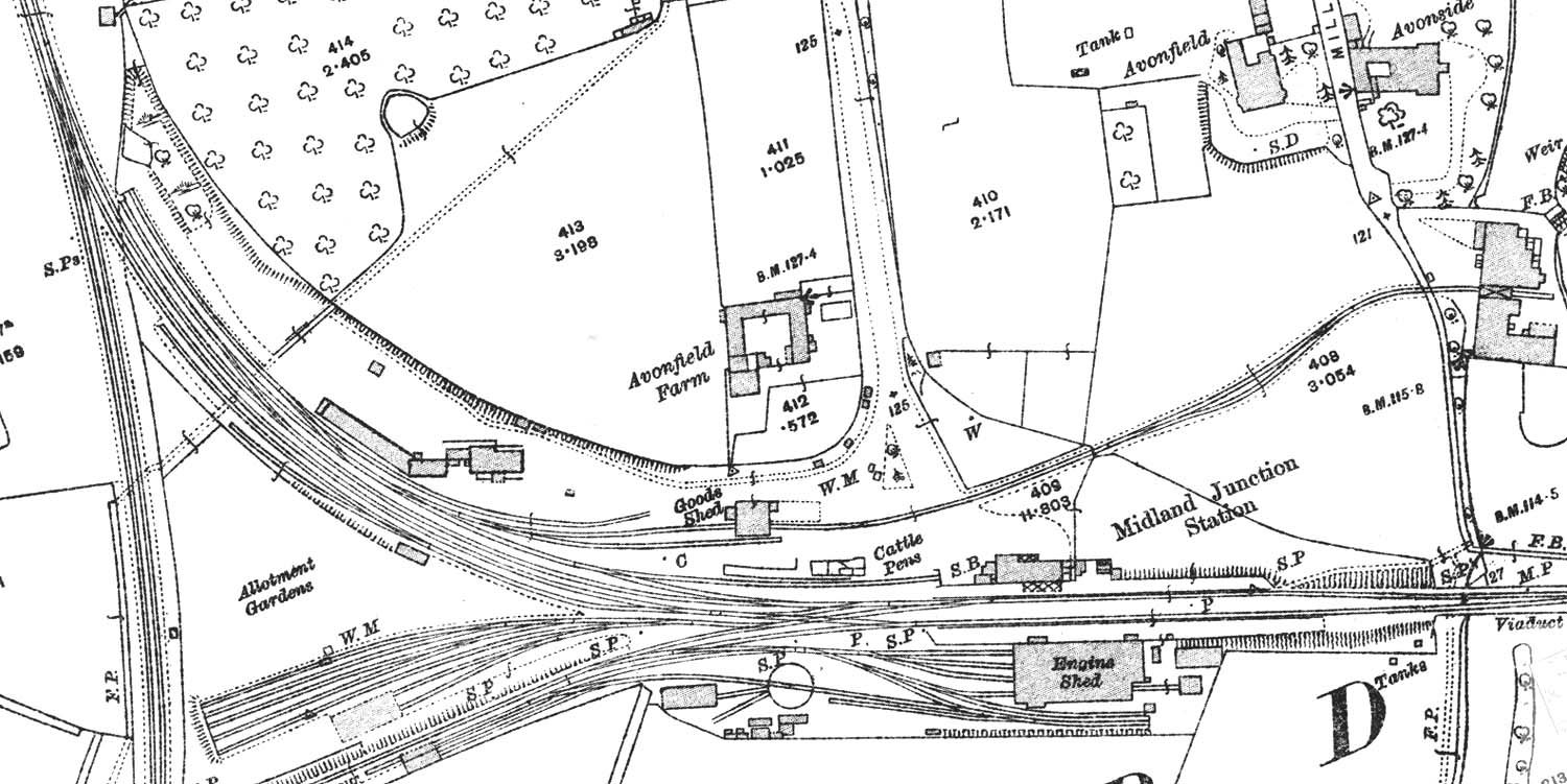 View of the 1913 OS map showing the SMJ station and shed on the right and the line to Broom crossing the GWR line to Honeybourne